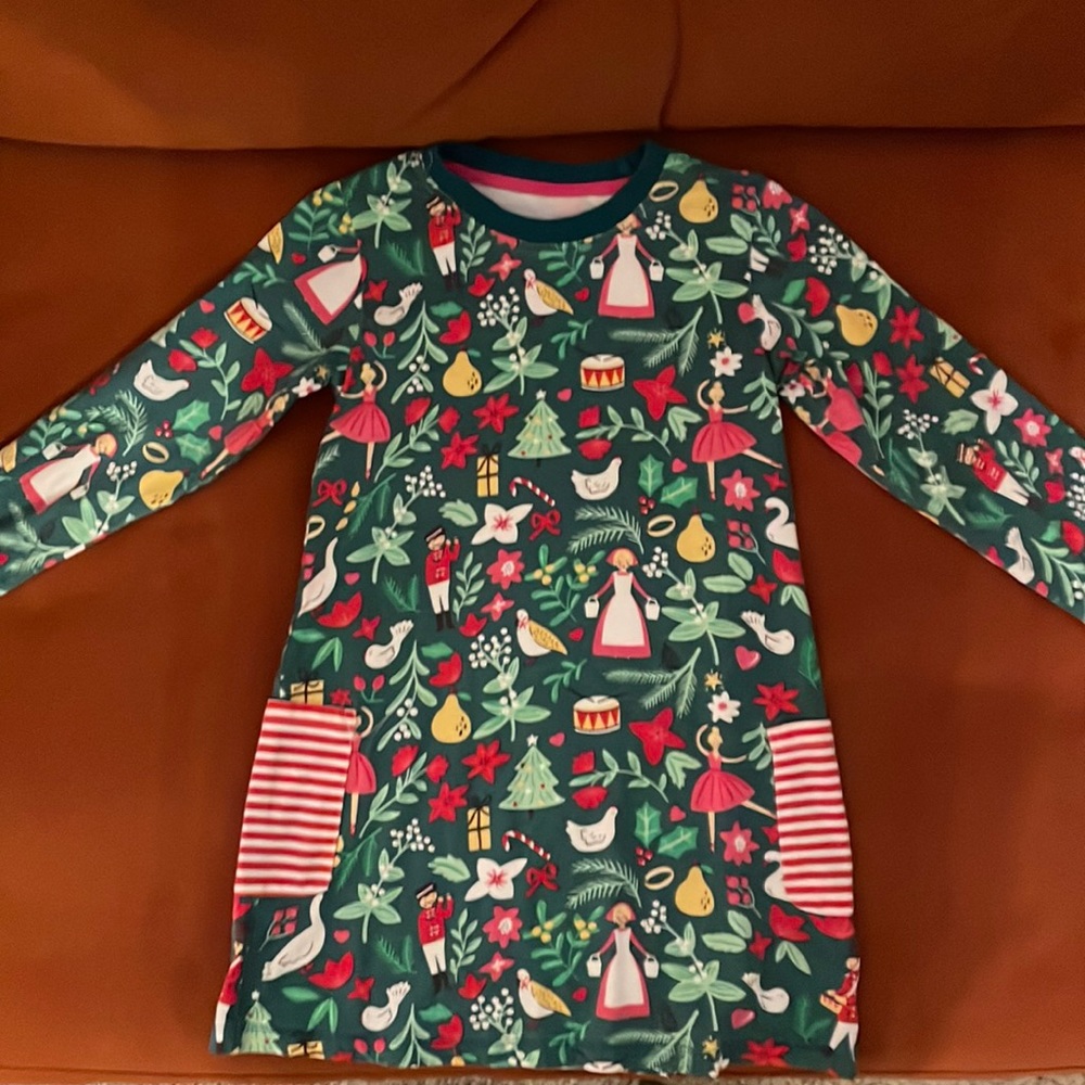 Adorable girls Christmas dress.